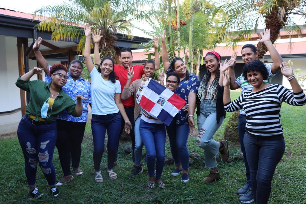 Comprar ESPECTADORES DOMINICANOS EN DIRECTO Youtube 